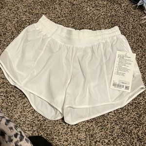 Lululemon hotty hot LR shorts 4” lined